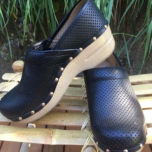 Dansko perfed professional clog